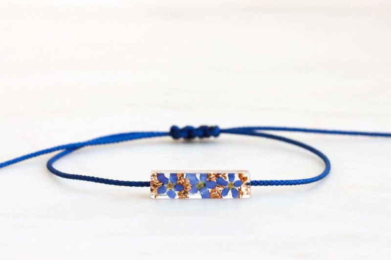 Vergissmeinnicht Armband Mit Echten Gepressten Blumen Im Inneren - Blaues Kordel Freundschaftsgeschenk Verstellbares Blumenarmband von livinlovin