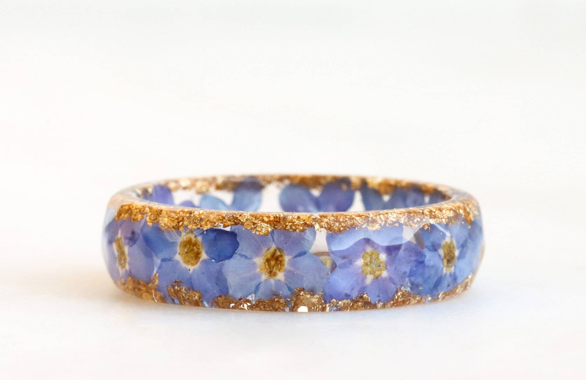 Vergissmeinnicht Ring - Blumenband Mit Blau Lila Blumen Und Gold/Silber/Kupfer Flocken Echte Im Inneren von livinlovin