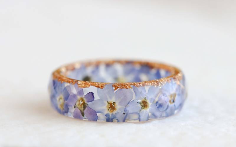 Vergissmeinnicht Ring - Floral Band Mit Hellblauen Blumen Und Gold/Silber/Kupfer Flocken Harz Schmuck Facettierter Winzigen Vergissmeinnicht Ring - Floral Band Mit Hellblauen Blumen Und Gold/Silber/Kupfer Flocken Harz Schmuck Facettierter Winzigen von livinlovin