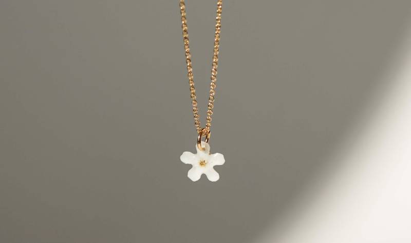 Weiß Vergissmeinnicht Blumen Anhänger Halskette Harz Blumenschmuck Weiß Vergissmeinnicht Blumen Anhänger Halskette Harz Blumenschmuck von livinlovin