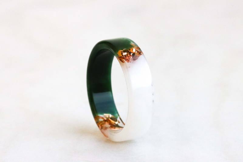 Zweiseitiger Ring, Grün-Weißes Harz-Band, Natur-Inspiriertes Band Mit Gold/Silber/Kupfer-Flocken, Klobiger Mix-And-Match Schmuck Zweiseitiger Ring, Grün-Weißes Harz-Band, Natur-Inspiriertes Band Mit Gold/Silber/Kupfer-Flocken, Klobiger Mix-And-Match Schmuck von livinlovin