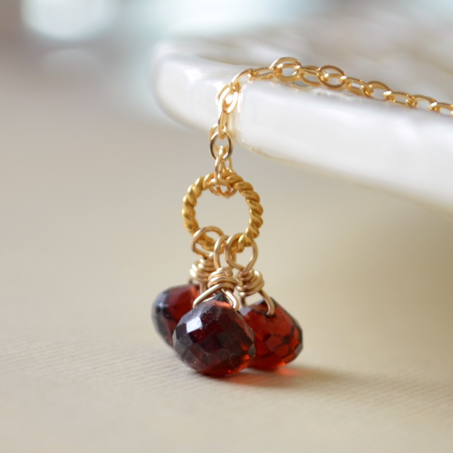 Granat Edelstein Anhänger - Gold Filled Oder Sterling Silber von livjewellery