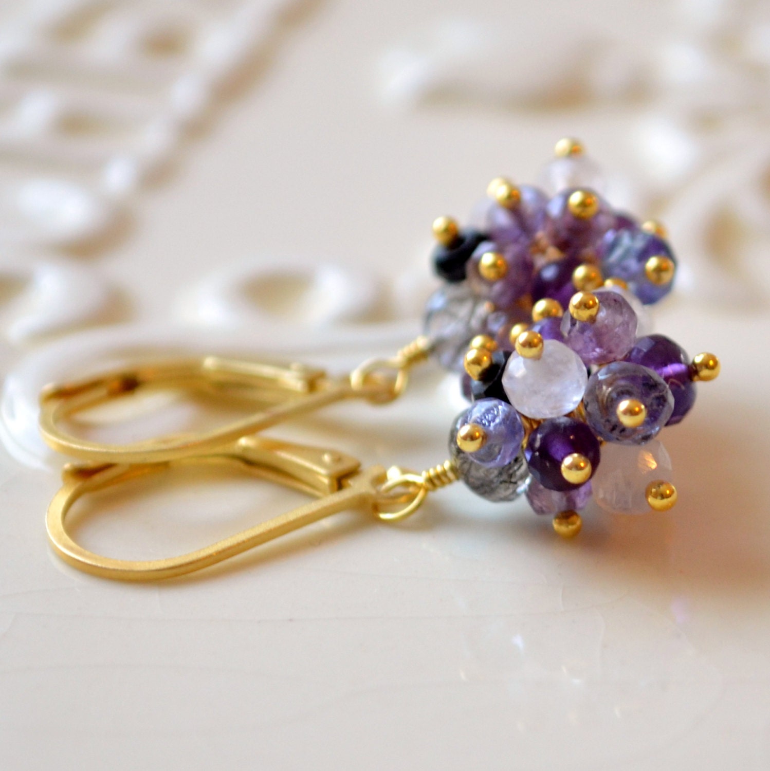 Edelstein Cluster Ohrringe Tansanit, Mondstein & Amethyst, Gold Vermeil von livjewellery