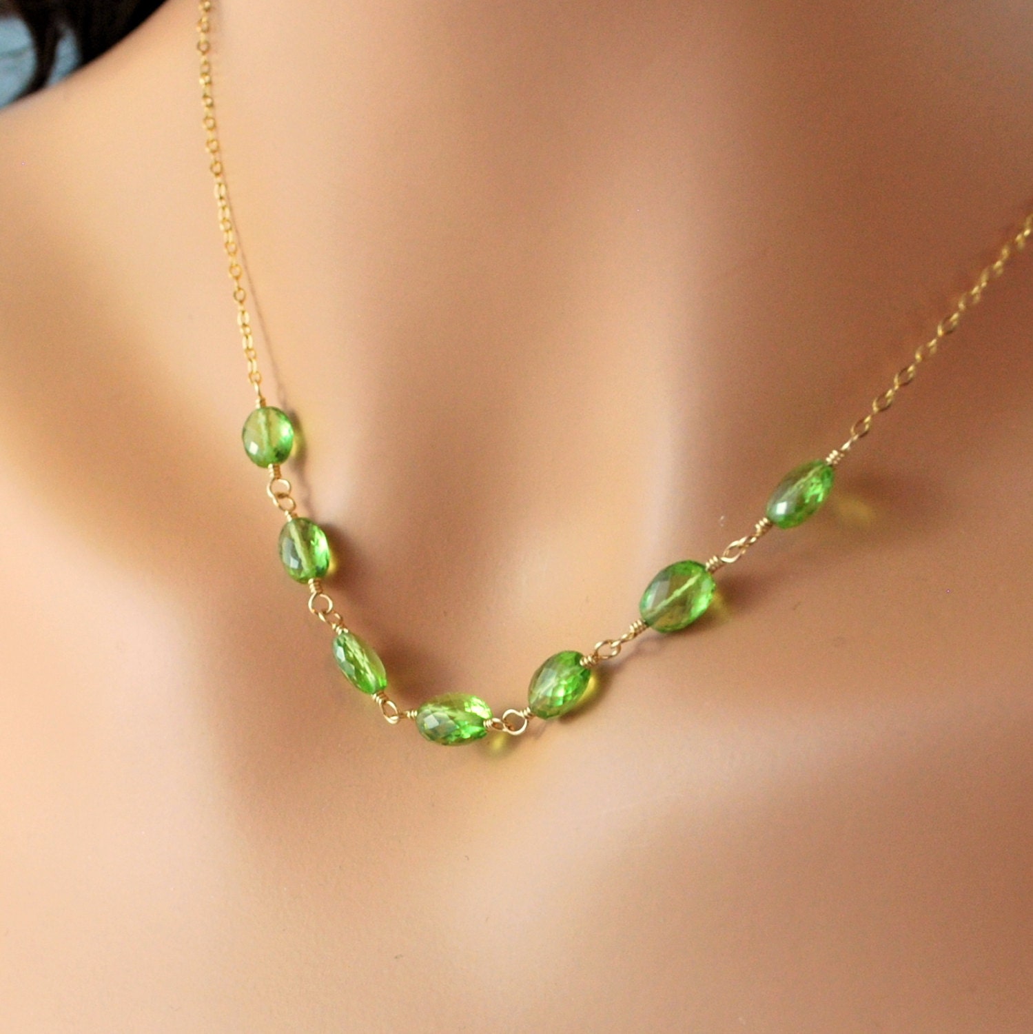 Limette Grüne Peridockkette in Gold Oder Sterling Silber, Made To Order von livjewellery