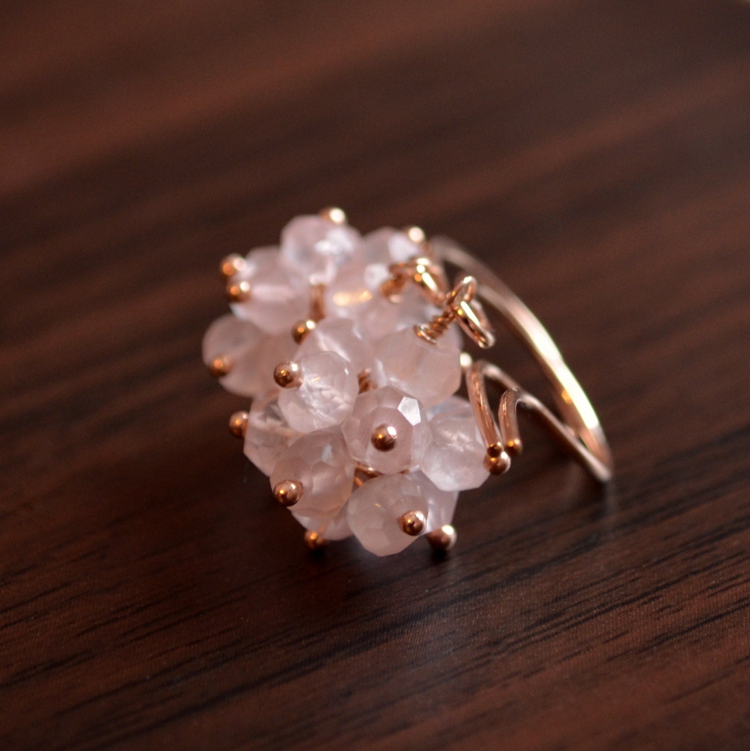 Rosenquarz Cluster Ohrringe Rose Gold Filled, Blush Pink Brautschmuck von livjewellery