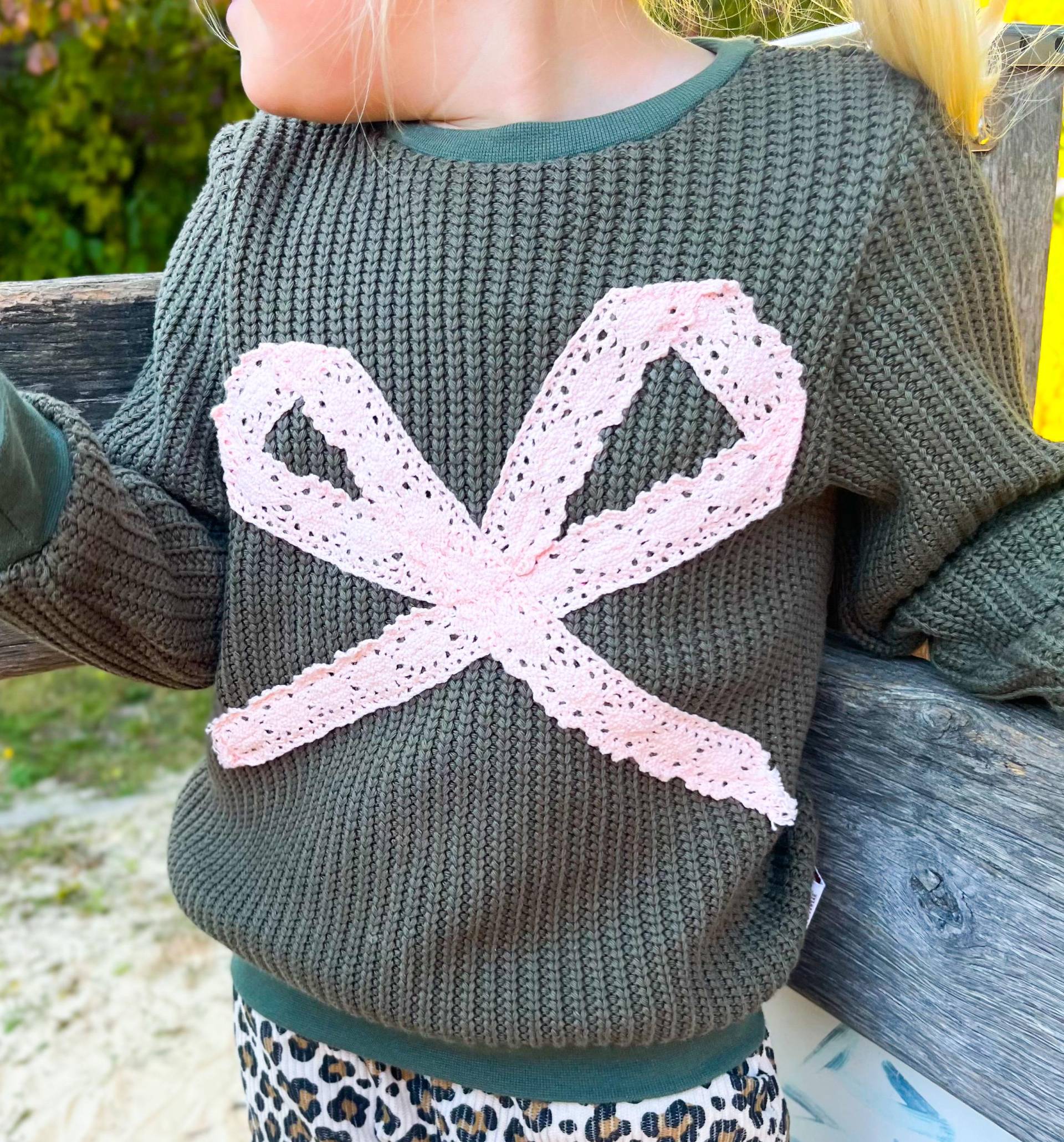 Oversized Strickpulli, Grobstrick, Girly, Locker Lässig, Schleife, Spitze von livundlenikidswear