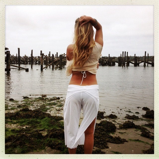 Bio-Baumwolle Oder Öko-Bambus in Wickeloptik Strand Athleisure Resort Yoga Tanz Festival Lounge Wadenlange Capri Hose von lizajanehandmade