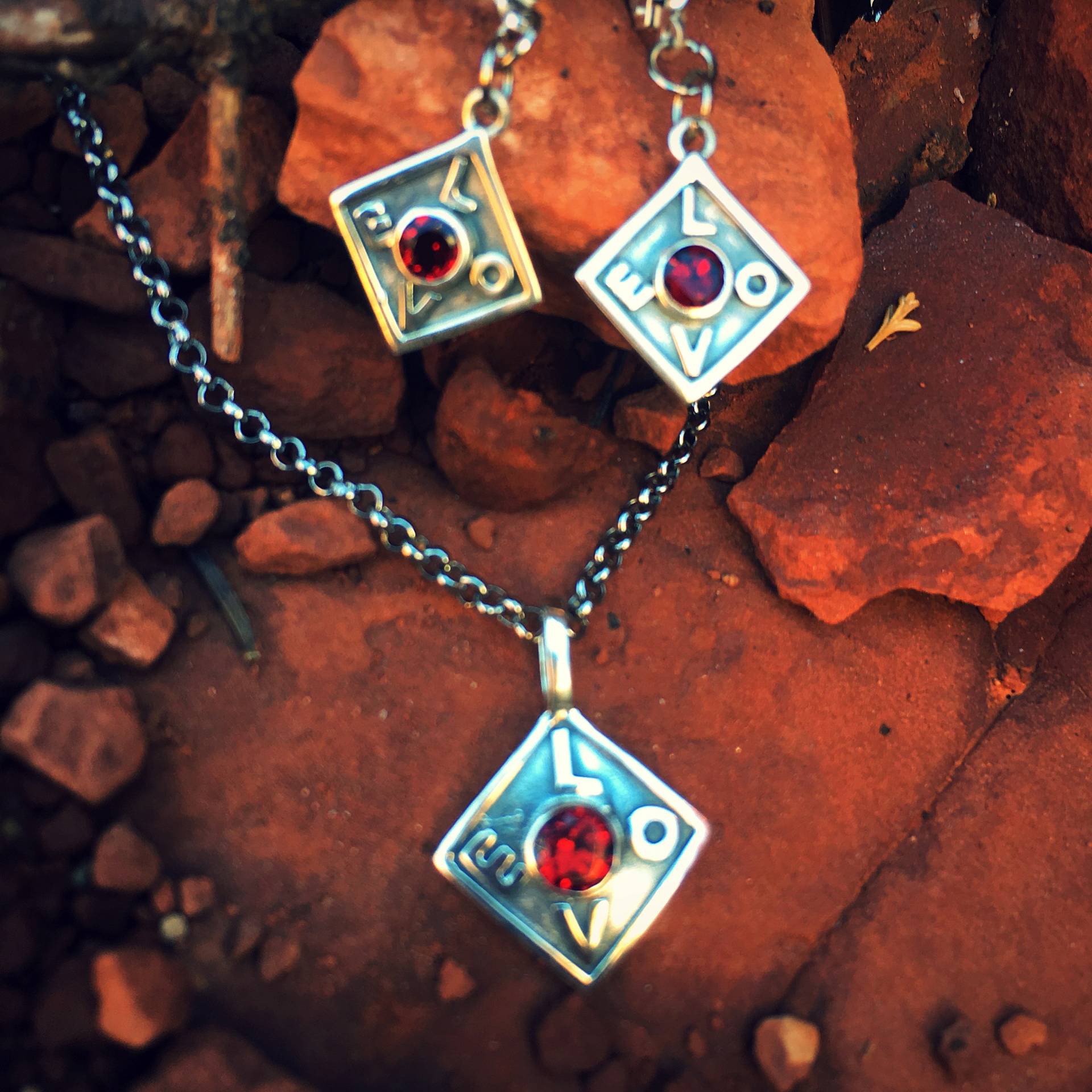 Liebe Anhänger Und Ohrringe Set Liebe Anhänger Und Ohrringe Set von lizalpertjewelry