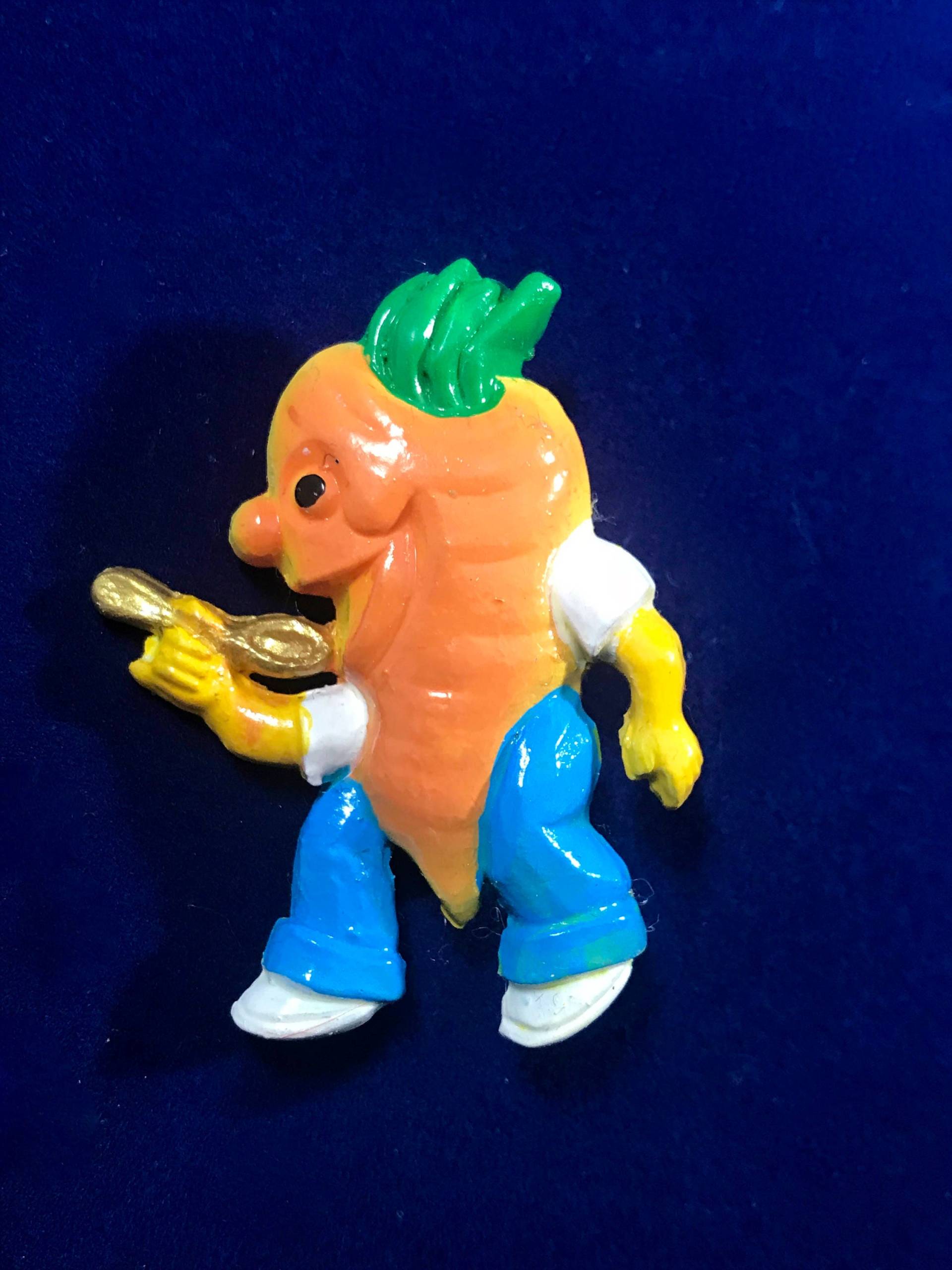 Ihre Wahl - Reproduktion Anthropomorphen Neuheit Karotte Mann Brosche Kitschig Ton Albern Gemüse Obst Schmuck Spielzeug Lustige Nette von lizardcamp