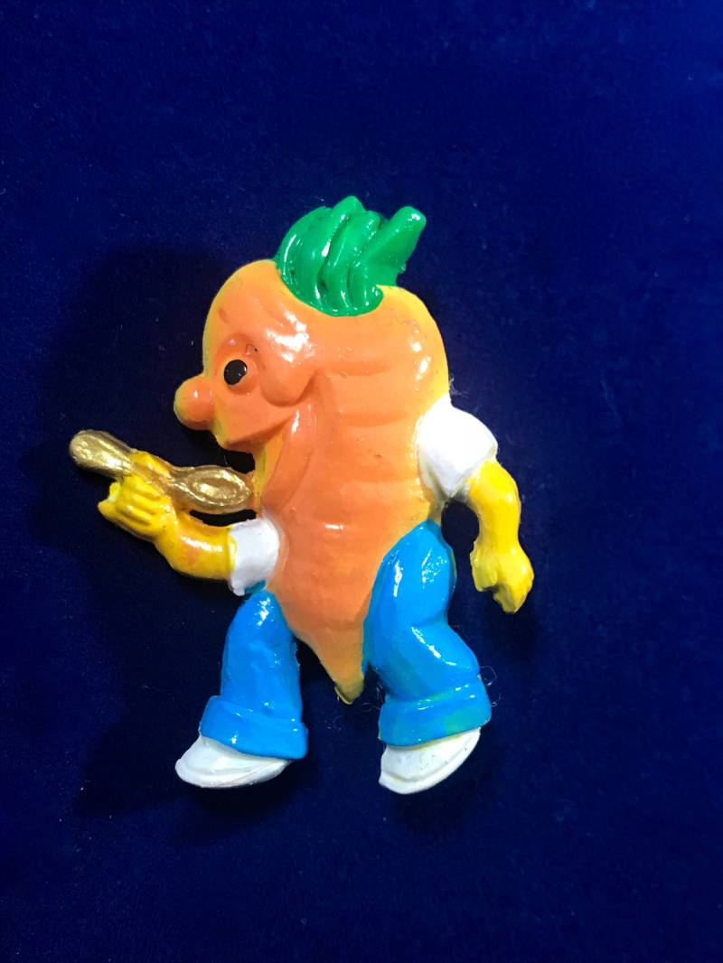 Ihre Wahl - Reproduktion Anthropomorphen Neuheit Karotte Mann Brosche Kitschig Ton Albern Gemüse Obst Schmuck Spielzeug Lustige Nette von lizardcamp
