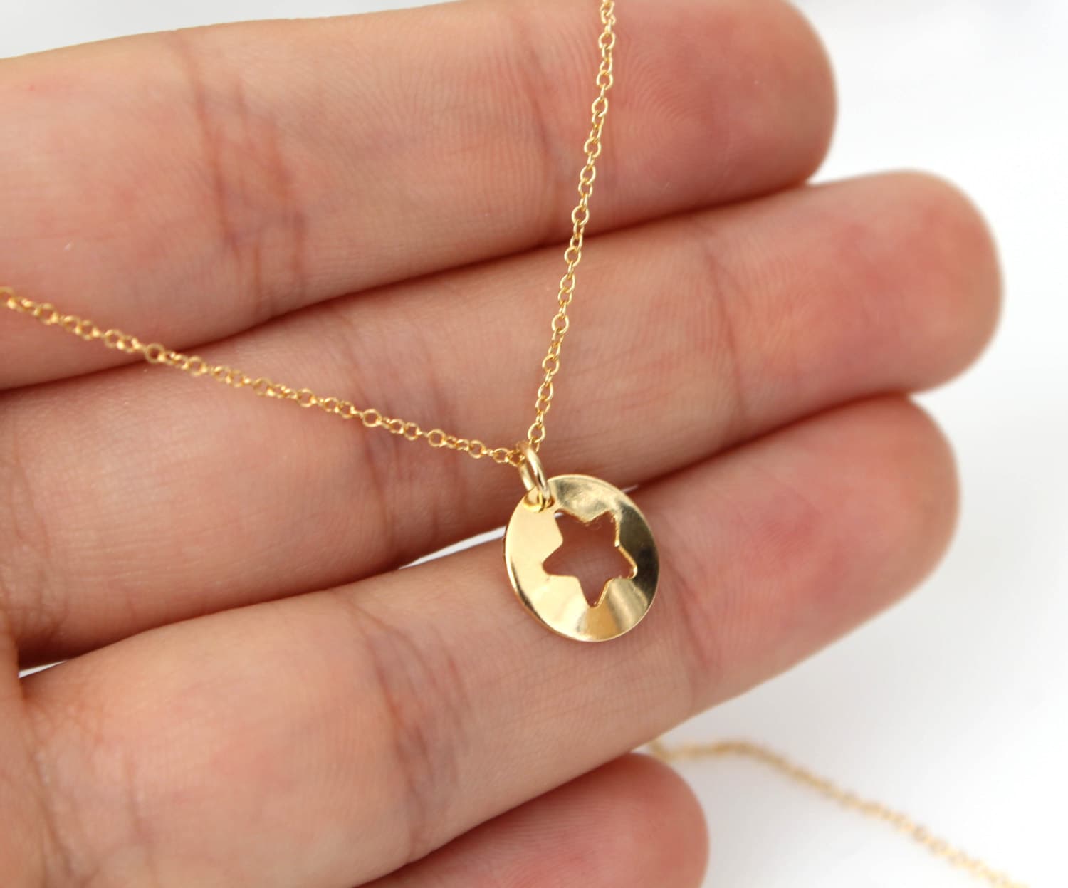 Gold Filled Stern Ausschnitt Halskette Minimalist Layered Schmuck Gold Filled Stern Ausschnitt Halskette Minimalist Layered Schmuck von lizaslittlethings