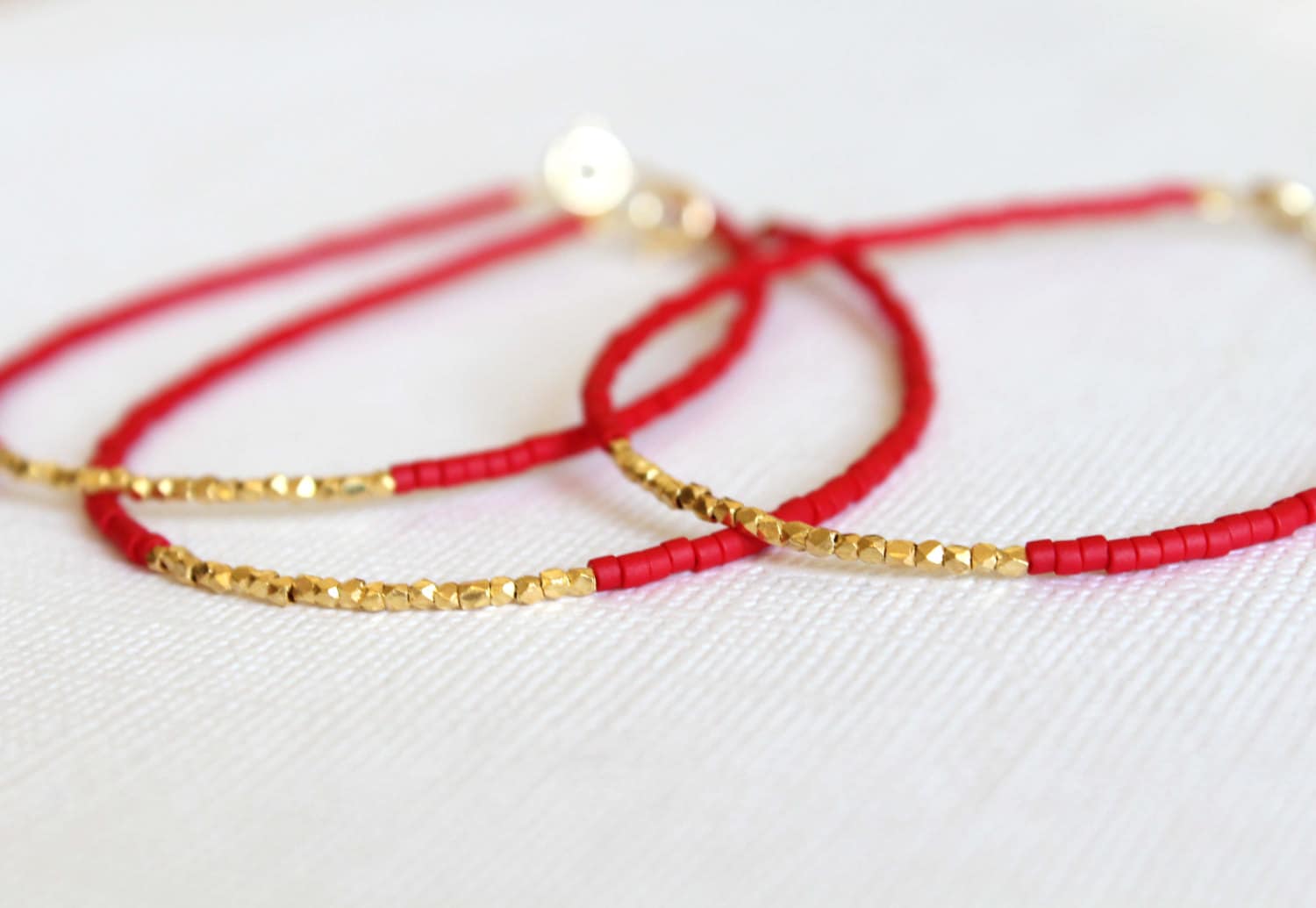 Zierliches Perlenarmband Gold Vermeil Armband Zierliches Perlenarmband Gold Vermeil Armband von lizaslittlethings