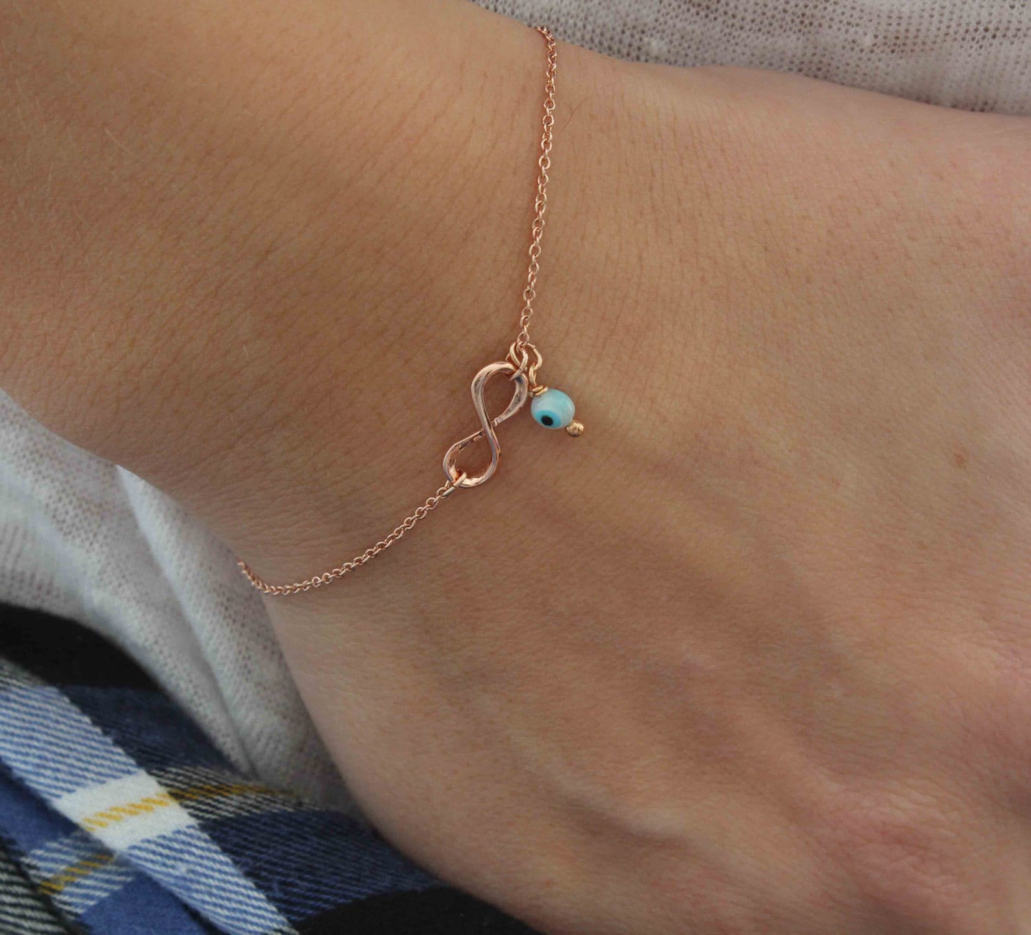 Rosegold Infinity Armband Evil Eye Charm, Zierliche Kette Rosegold Infinity Armband Evil Eye Charm, Zierliche Kette von lizaslittlethings