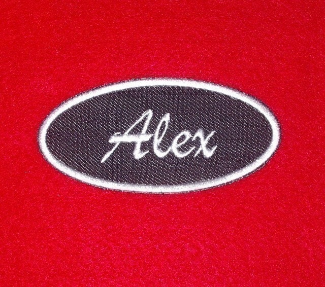 Jeans Ovaler Namenspatch Mit Weißen Nähten Personalisiert von lizmiera