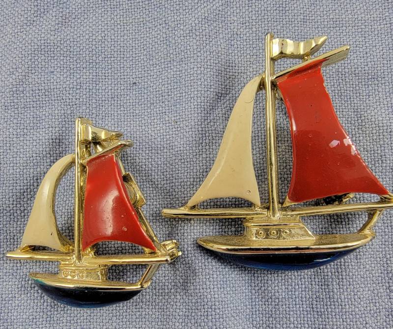 Vintage Gerry's Gold Segelboot Pins Rot Weiß Und Blau - 2Er Set von lizsendsandodds