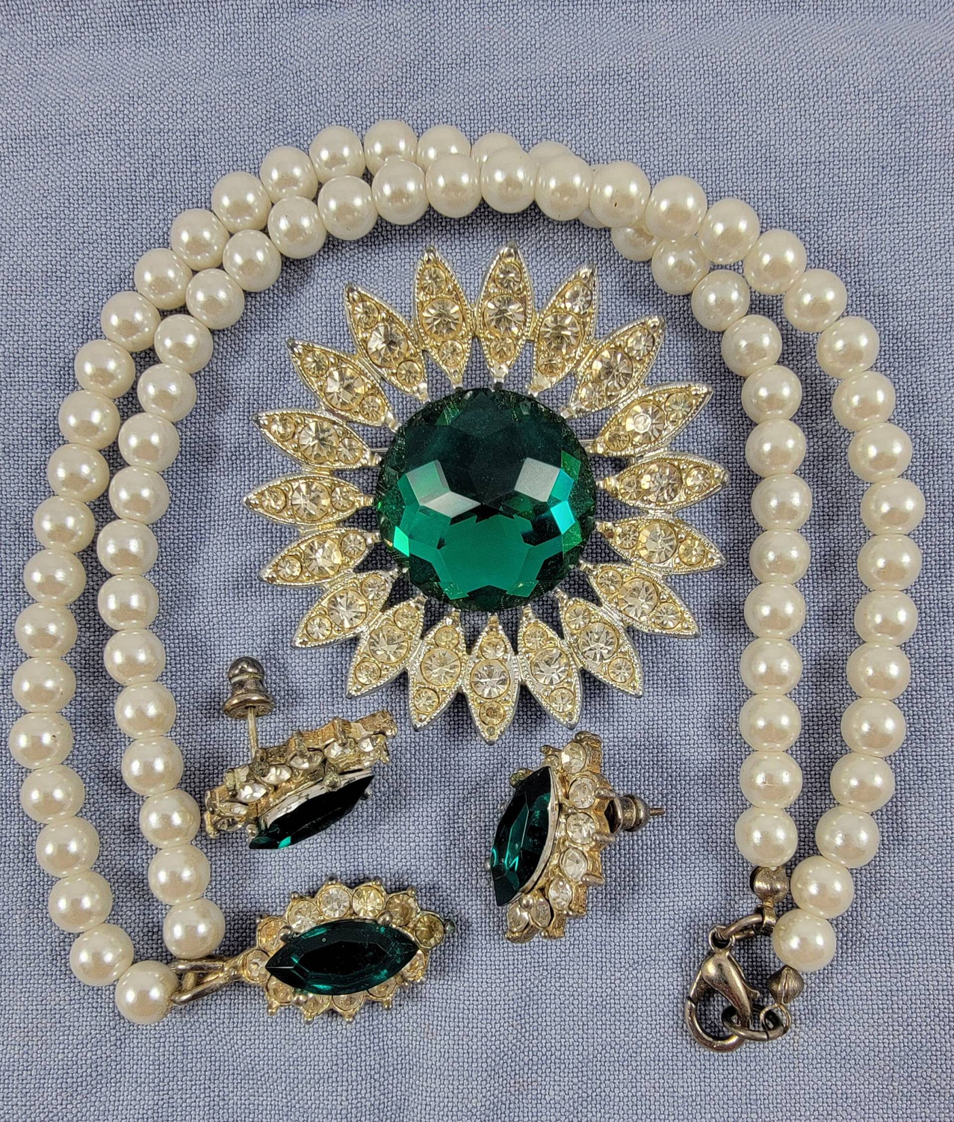 Vintage Sarah Cov Smaragd Strass Ohrring Halskette Brosche Pin Set Vintage Sarah Cov Smaragd Strass Ohrring Halskette Brosche Pin Set von lizsendsandodds