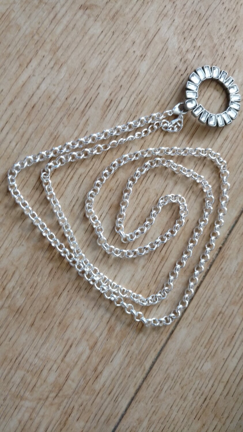 Silberne Brillenkette Mit Antik Silber Lünette Set Strass Eyeglass Anhänger Schleife Silberne Brillenkette Mit Antik Silber Lünette Set Strass Eyeglass Anhänger Schleife von lkbFineAccessories
