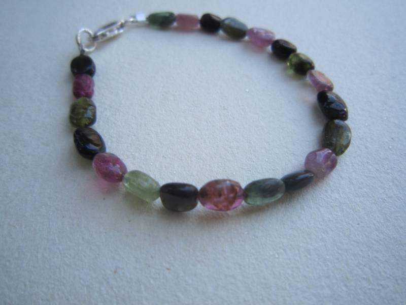 Edelstein-Kind-Armband. Turmalin-Baby-Armband. Multi Farbe Silber Baby Schmuck. Baby-Dusche-Geschenk von lnrdesign