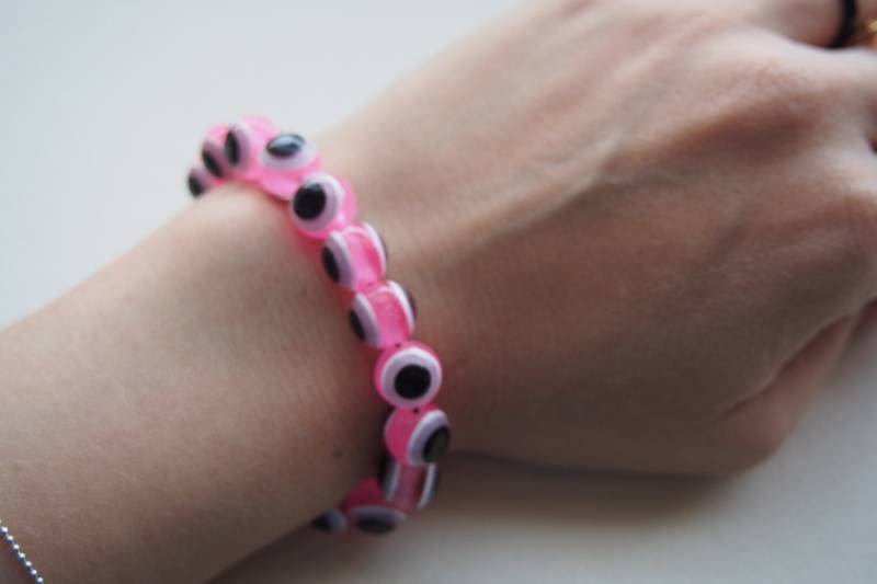 Evil Eye Rosa Schutz Stretch Armband. Perlen Armband Kabbalah. Rosa Amulett von lnrdesign
