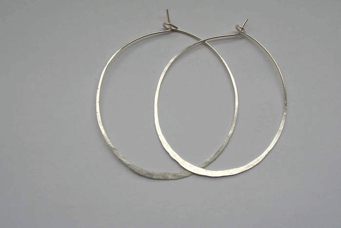 Silberne Creolen, Große Sterling Silber Creolen. 5 cm Lange von lnrdesign