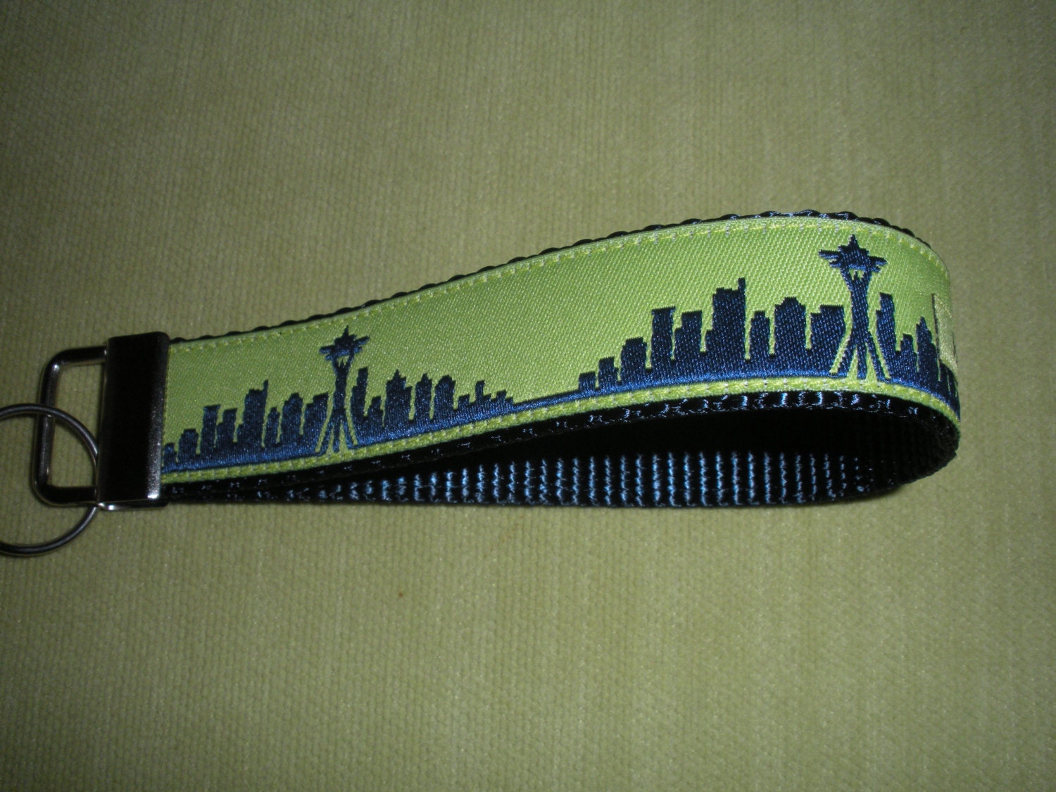 Seattle Skyline Schlüsselschlaufe Blau Mit Lime Seattle Skyline Schlüsselschlaufe Blau Mit Lime von lodiandlewi