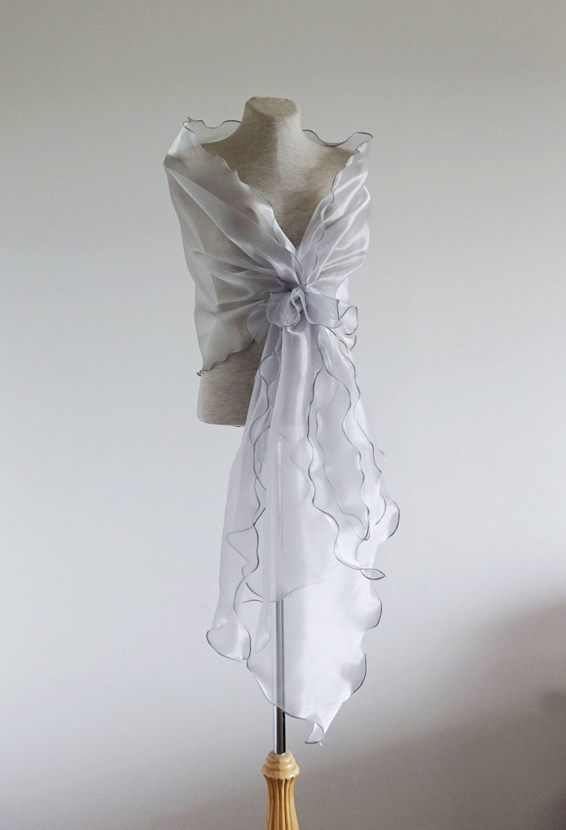 Hellgraue, Taubengraue Organza-Schal. Cover Up, Mutter Der Braut Stola. Silber Organza Schal. Schulterbedeckung Hoch Hellgraue, Taubengraue Organza-Schal. Cover Up, Mutter Der Braut Stola. Silber Organza Schal. Schulterbedeckung Hoch von lolablooming