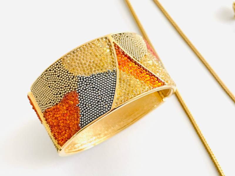 Vintage Halskette Set Mit Ohrringen Und Manschettenarmband. Orange Gold Design Metallakzenten. Damen Schmuck von longtimenoseevintage