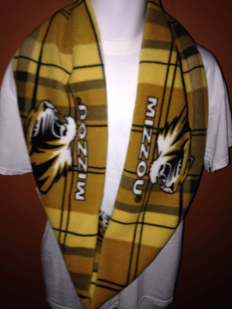 Mizzou Tigers Fleece Infinity Schal Schwarz & Gold Tartan von lookatmybooties