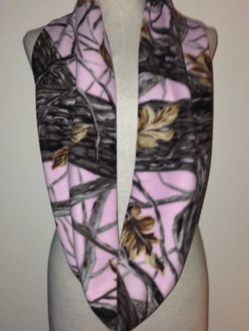 Rosa Fleece Camo Infinity Schal Halswärmer von lookatmybooties