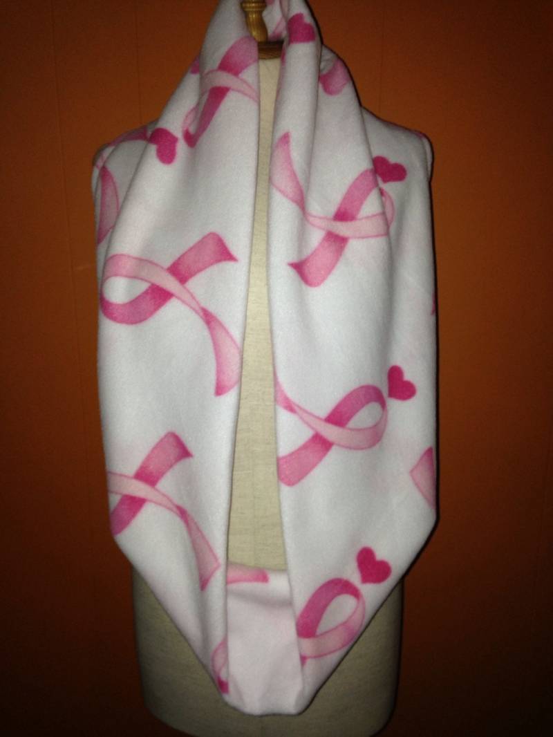Überlebende Rosa Band Fleece Infinity Schal Hals Wärmer von lookatmybooties