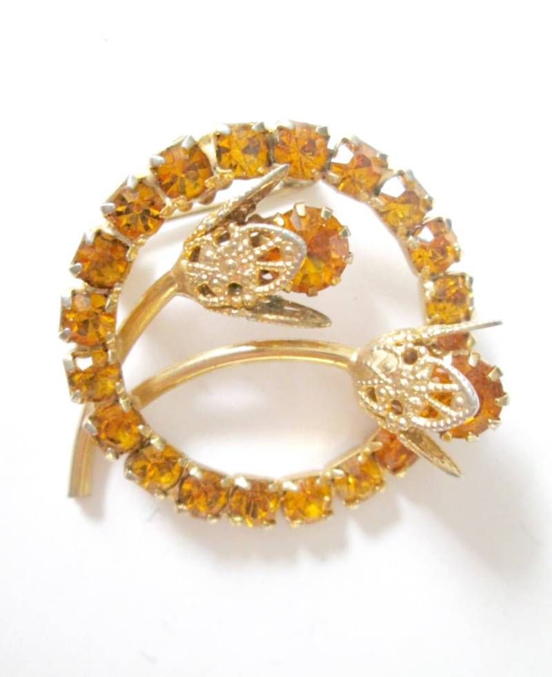1940Er Jahre Topaz Strass Runde Brosche Gold Filigrane Blume Pin 1940Er Jahre Topaz Strass Runde Brosche Gold Filigrane Blume Pin von looseendsvintage