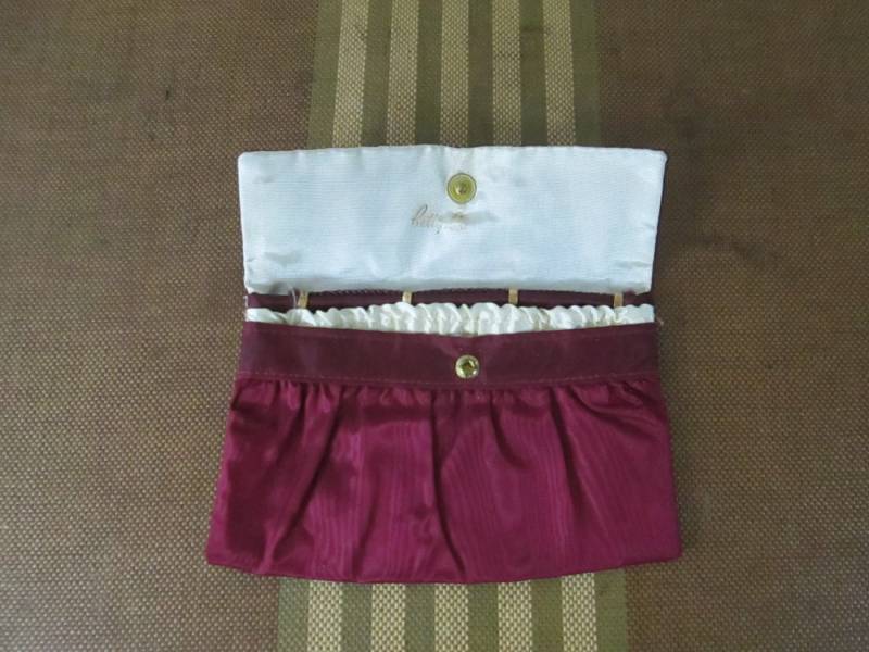 50Er Jahre Bordeaux Moire Geldbörse Schminktäschchen Abendtasche 50Er Jahre Bordeaux Moire Geldbörse Schminktäschchen Abendtasche von looseendsvintage