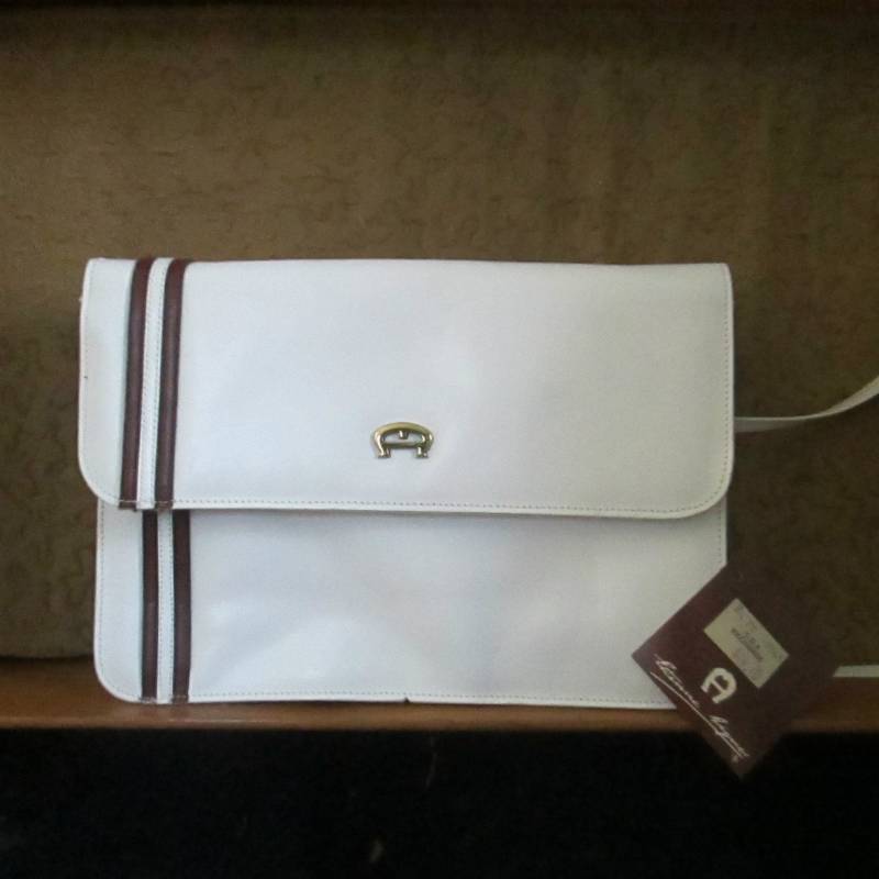 Weiße Leder Crossbody Handtasche Vintage Etienne Aigner Umschlag Clutch Mit Schultergurt Weiße Leder Crossbody Handtasche Vintage Etienne Aigner Umschlag Clutch Mit Schultergurt von looseendsvintage