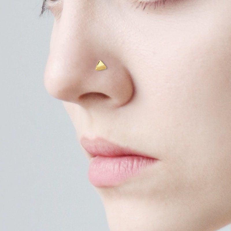 Minimalist Nasenring Gold Dreieck Nase Stud Oder Sterling Silber Nasenstecker von lopicNosePiercing