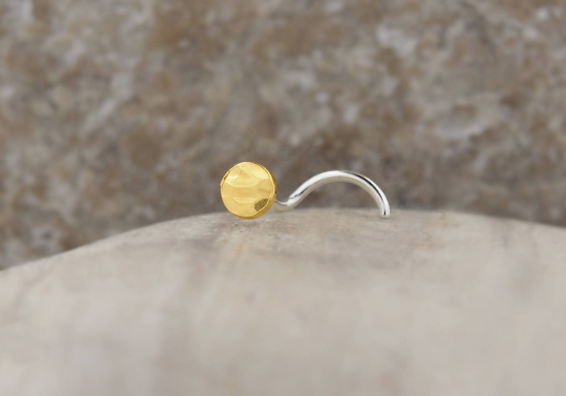 Nasenstecker 22G 0, 6 Gold L Form Schraube 3 Mm von lopicNosePiercing