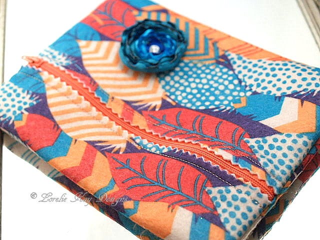 Boho Feder Muster Bunte Filz Reißverschlusstasche Kosmetik Makeup Tasche Schmucktasche Clutch Lorelie Kay Designs von loreliekaydesigns