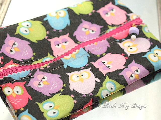 Bunte Eulen Filz Reißverschlusstasche Handytasche Kosmetik Makeup Tasche Schmucktasche Clutch Lorelie Kay Designs von loreliekaydesigns