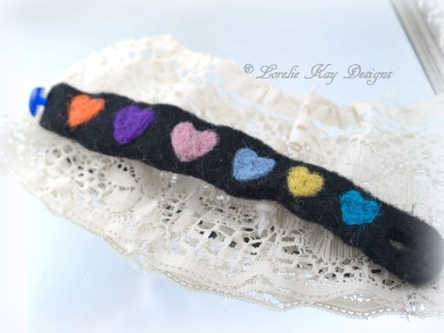 Bunte Herz Nadel Gefilzt Manschette Armband Einfache Filz Bunte Lorelie Kay Designs von loreliekaydesigns