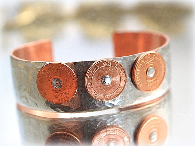 Gelötete Kupfer Münze Armband Schwer Strukturierte One-Of-A-Kind Manschette Original von loreliekaydesigns