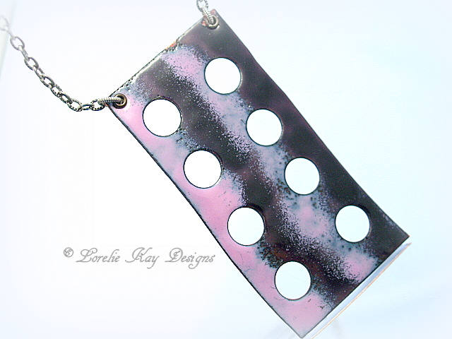 Rosa & Schwarz Emaille Halskette Abstrakte Moderne Ofen Emailliert Kupfer Anhänger One-Of-A-Kind Handgefertigte von loreliekaydesigns