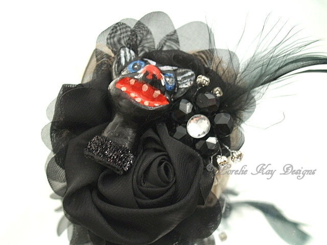 Schwarze Katze Halloween Brosche Antike Vintage Inspiriert Von Hand Bemalt Primitive Volkskunst Pin Lorelie Kay Original von loreliekaydesigns