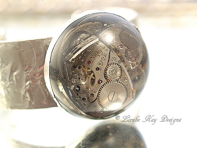 Zahnräder Steampunk Armband Gelötet Harz Kuppel Uhr Teile Manschette Lorelie Kay Original von loreliekaydesigns
