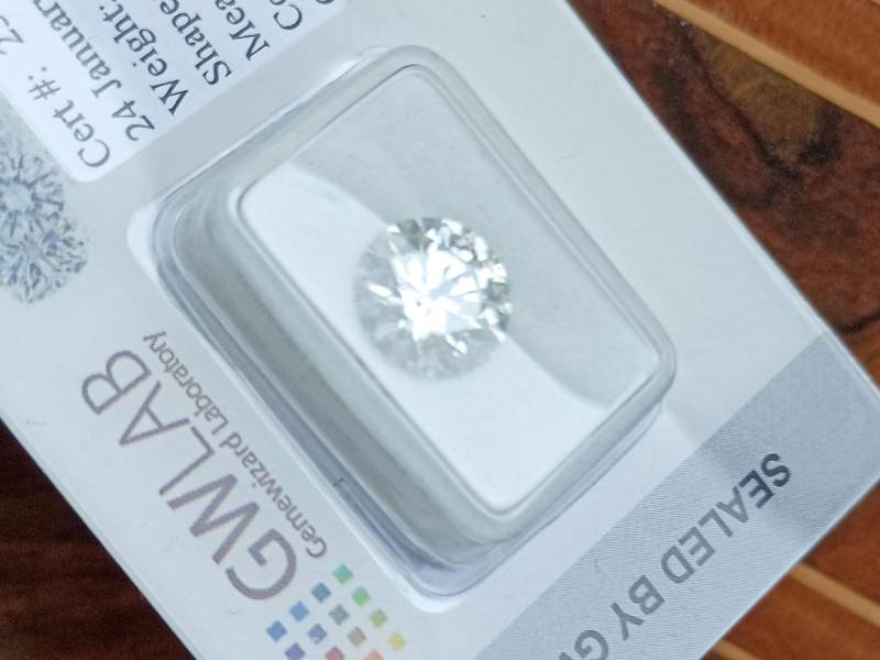 Natürlicher 2.25 Karat Diamant, Wery White, Brillant, Tolles Feuer, Internationales Zertifikat Natürlicher 2.25 Karat Diamant, Wery White, Brillant, Tolles Feuer, Internationales Zertifikat von losputchis