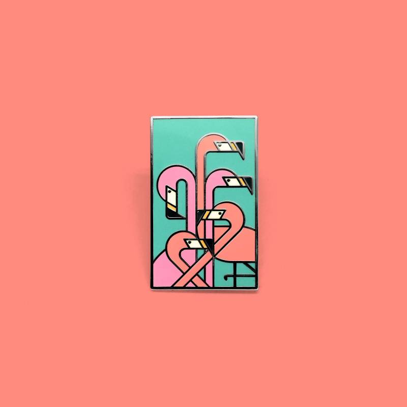 Art Deco Flamingos Emaille Anstecker Pin Badge // Vintage Sommer Strand Abenteuer Anfrage Surfer Shack Surfing Las Vegas Geschenk von lostlustsupply