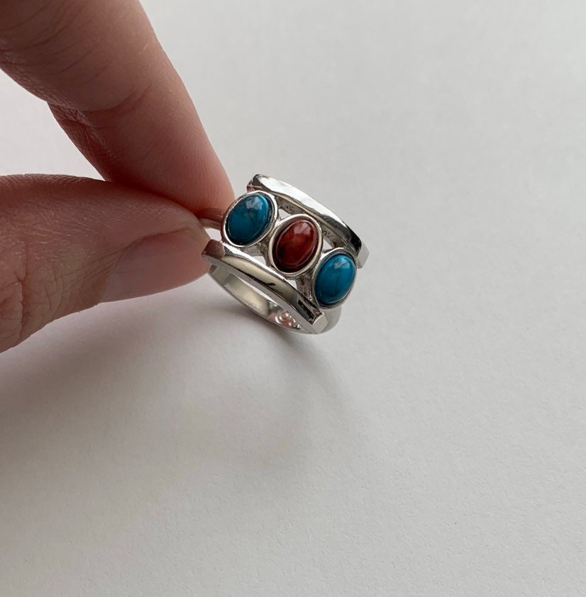 Sarah Coventry Blau Und Rot Halbedelstein Verstellbar Vintage Ring von lostnfoundcalifornia