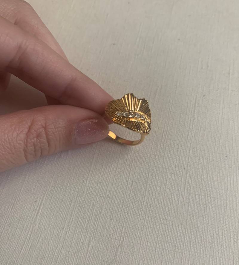 Vintage Avon Gold Ton Texturierte Band Mit Strassstein Mittelring Größe 9 von lostnfoundcalifornia