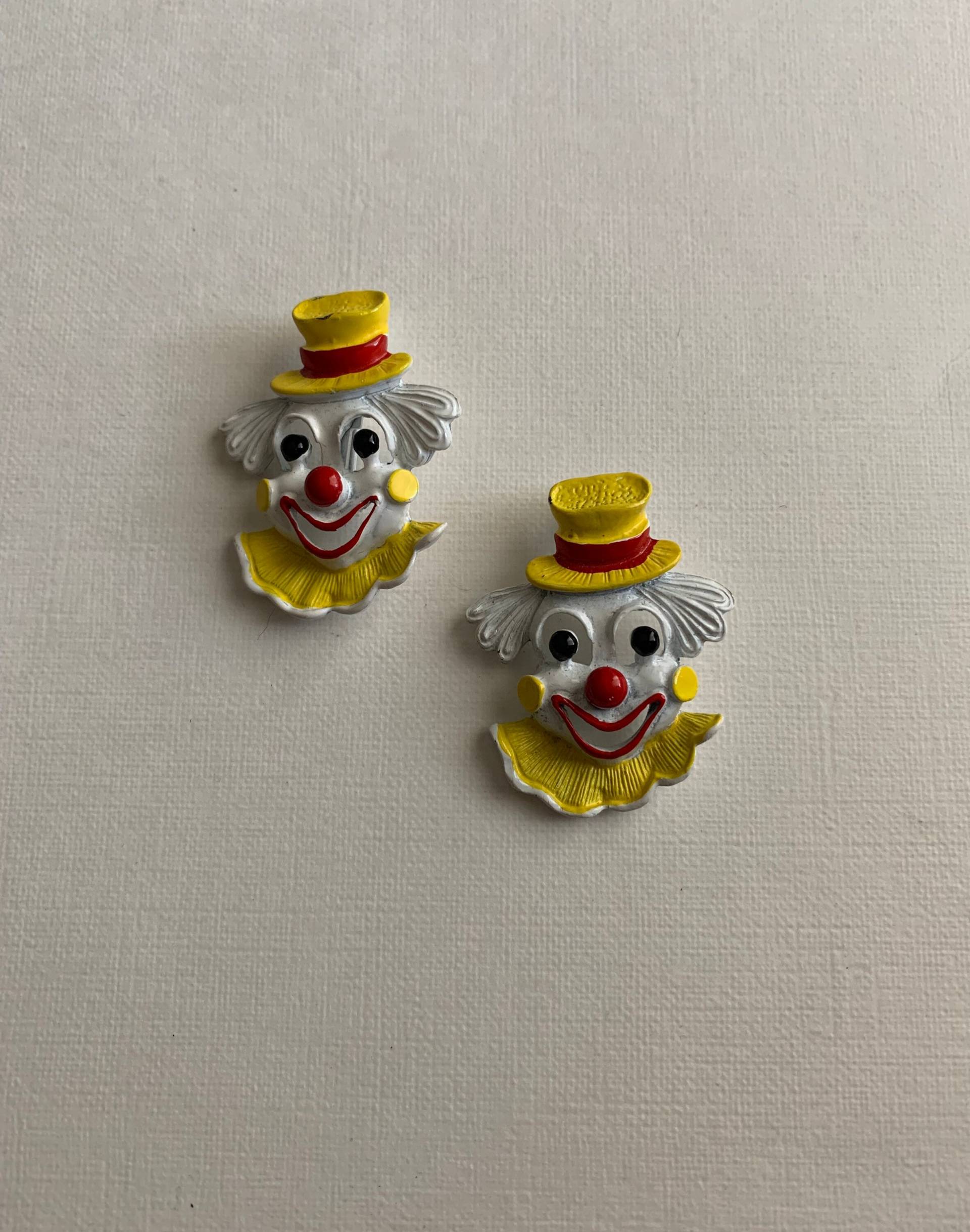 Vintage Gerrys Spaß Lächelnder Clown Gelbe Hutbrosche Vintage Gerrys Spaß Lächelnder Clown Gelbe Hutbrosche von lostnfoundcalifornia