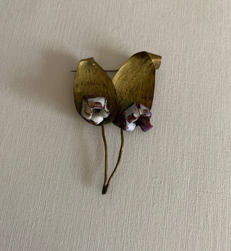Vintage Handwerkliche Gemalte Blumenbrosche Aus Gemischtem Metall von lostnfoundcalifornia