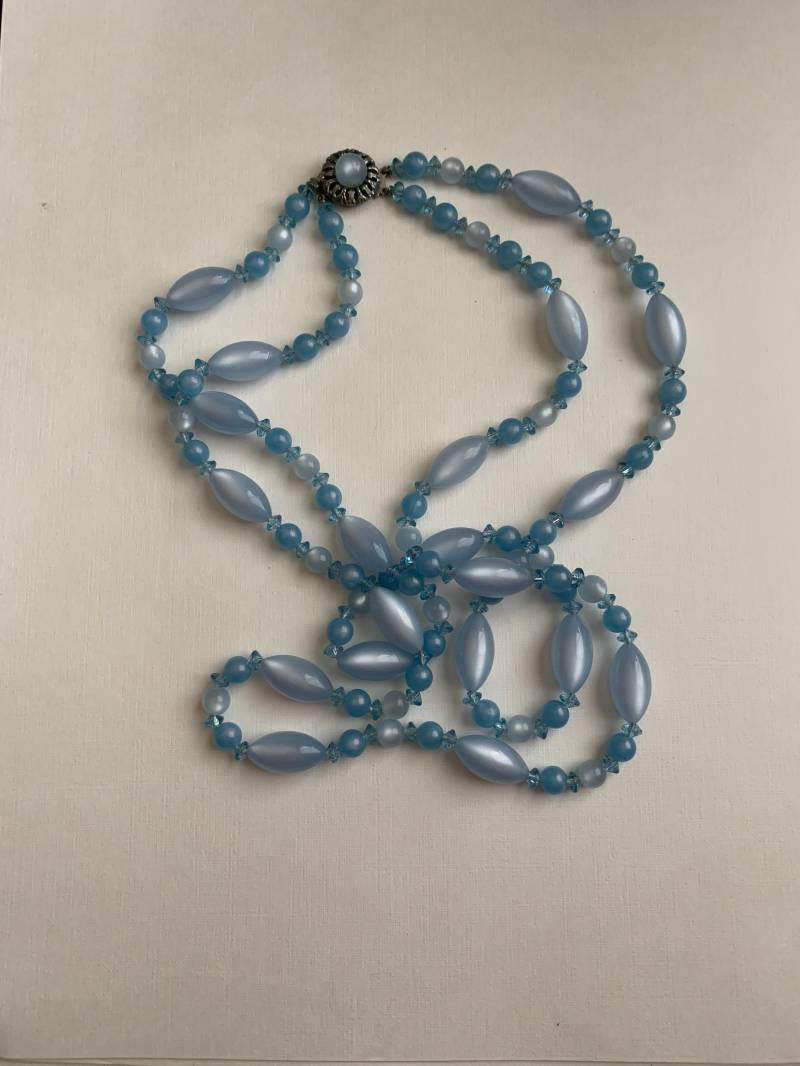 Vintage Hellblaue Moonshine Perlen Doppelstranghalskette von lostnfoundcalifornia