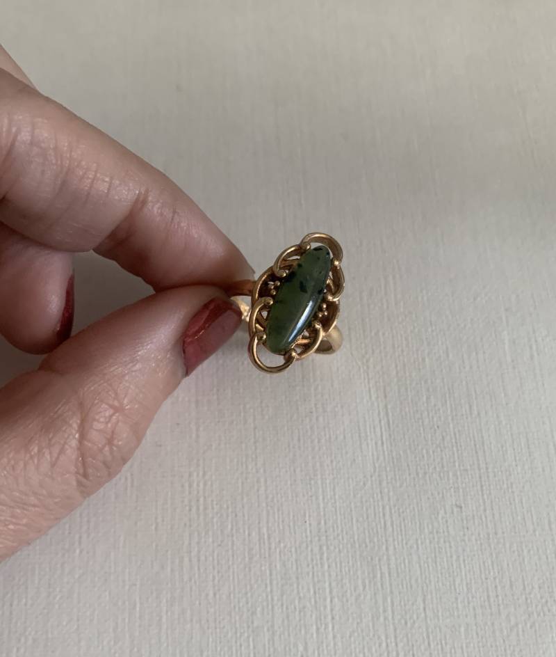 Vintage Sarah Coventry Gold Ton Grüne Quarz Oval Mitte Verstellbarer Ring von lostnfoundcalifornia